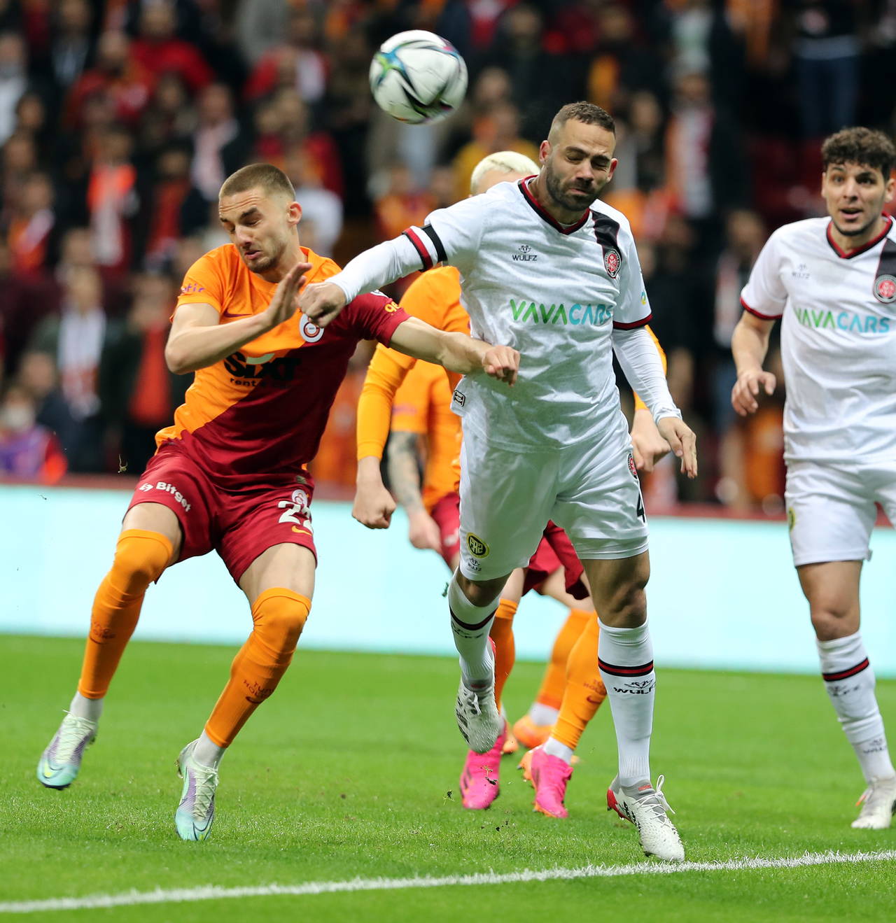 Rıdvan Dilmen: Galatasaray, Fenerbahçe maçına ayrı hazırlanır