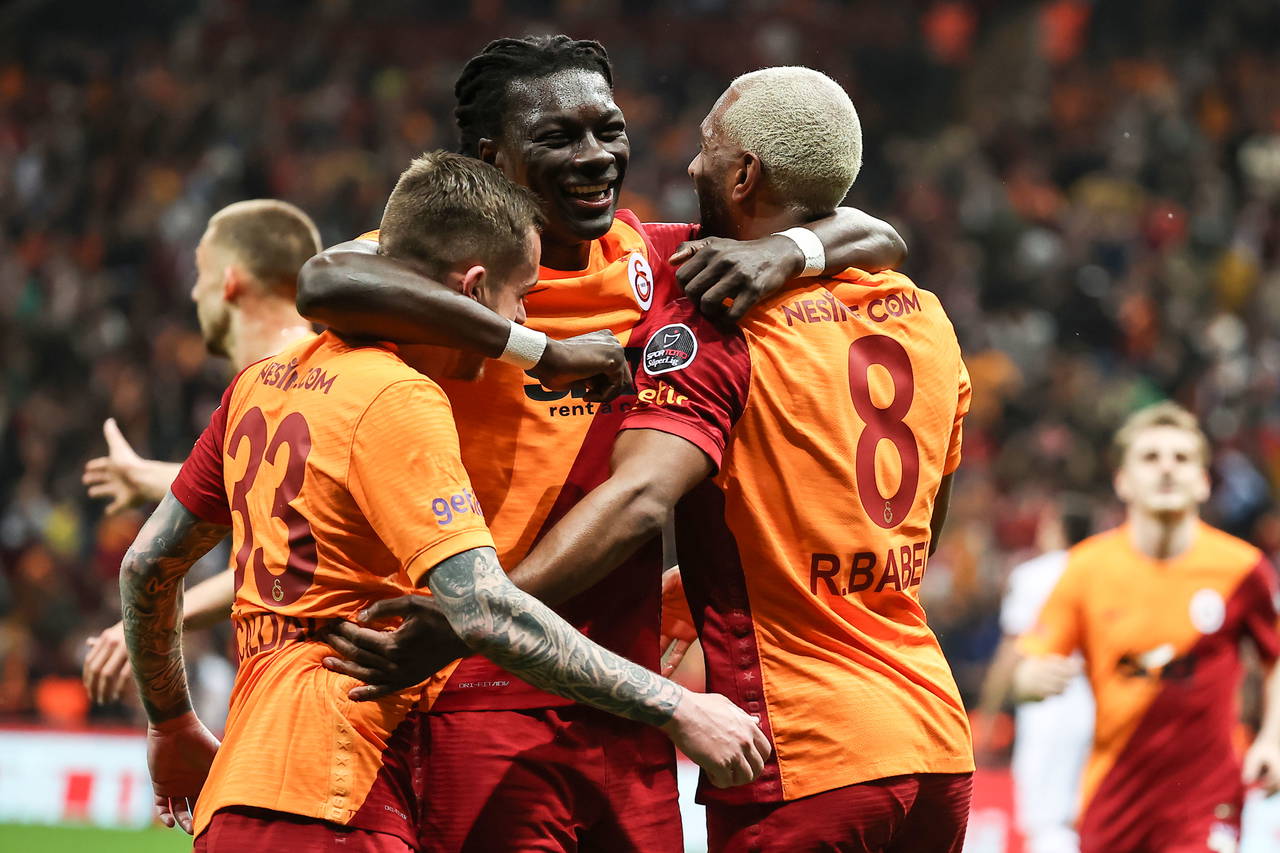 Rıdvan Dilmen: Galatasaray, Fenerbahçe maçına ayrı hazırlanır