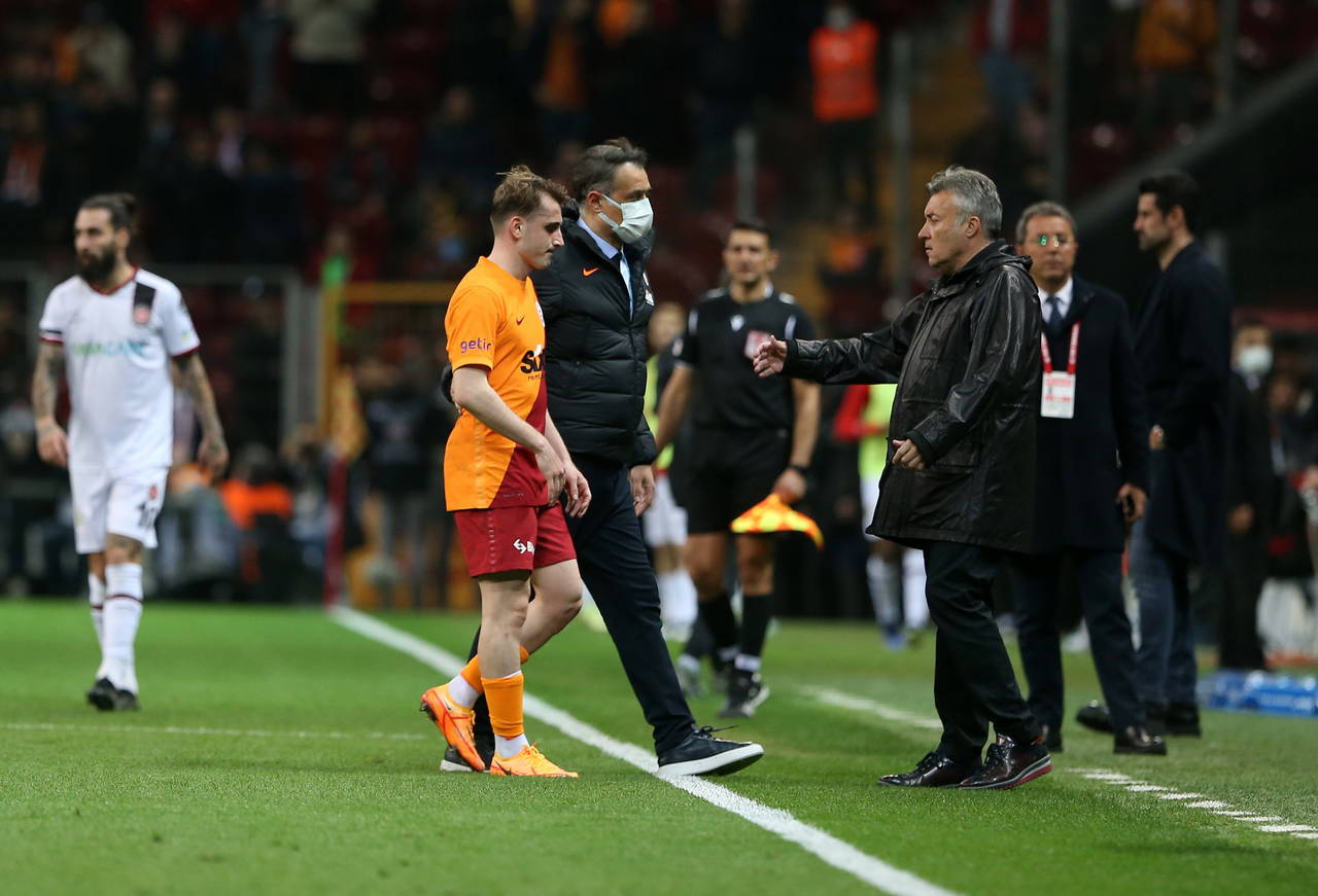 Rıdvan Dilmen: Galatasaray, Fenerbahçe maçına ayrı hazırlanır