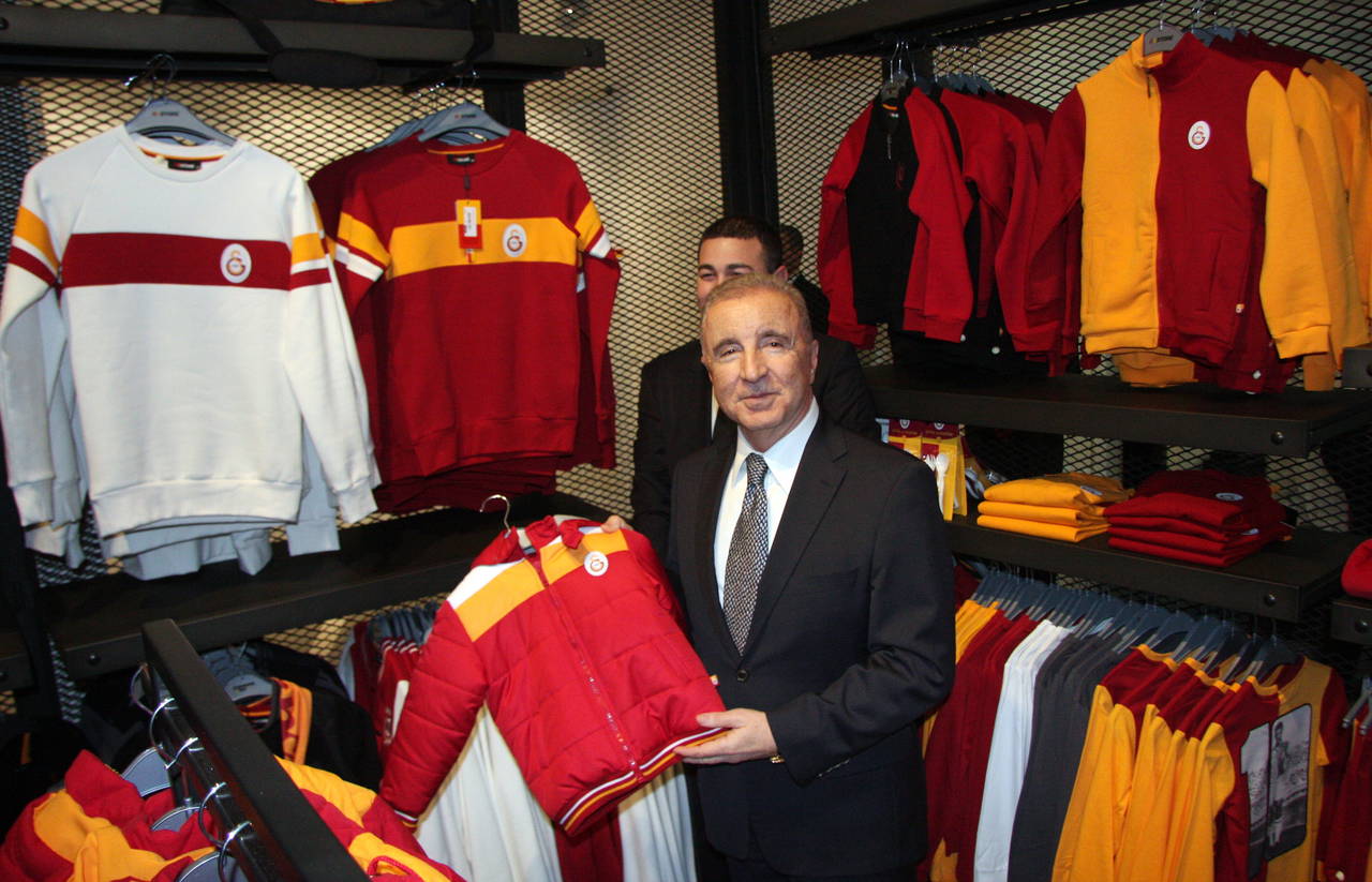 Ünal Aysal: Galatasaray kimseye bağlı olamaz