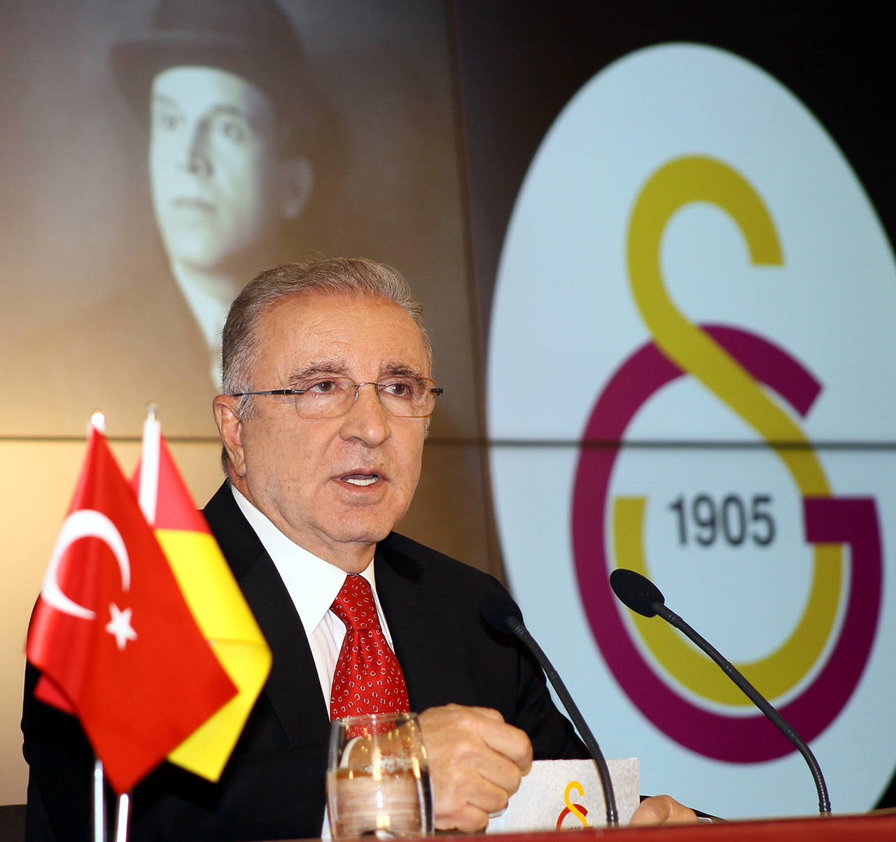 Ünal Aysal: Galatasaray kimseye bağlı olamaz