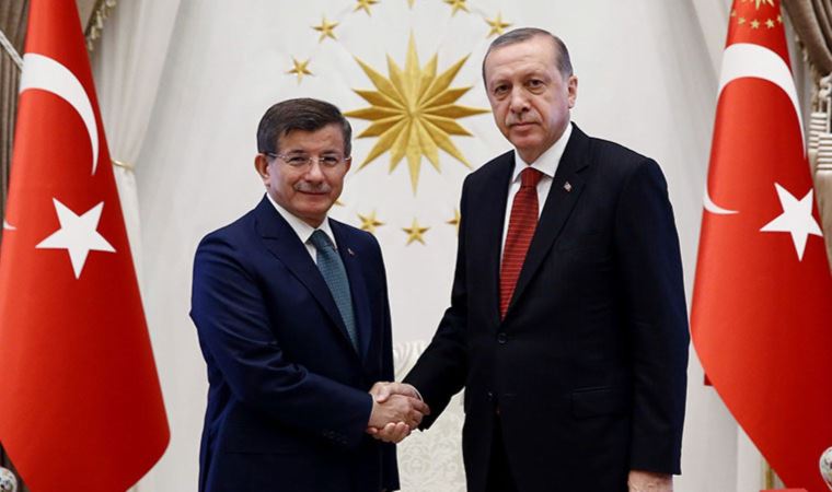 Ahmet Davutoğlu AKP'den ayrılış sürecini anlattı: 'Erdoğan muhafazakârlıktan müteahhitliğe evrildi'