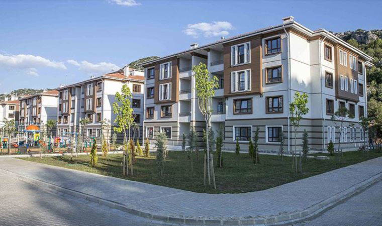 CHP'li Cavit Arı: Fabrikalar, arazilerden sonra şimdi de 200 bin kamu lojmanı satılacak