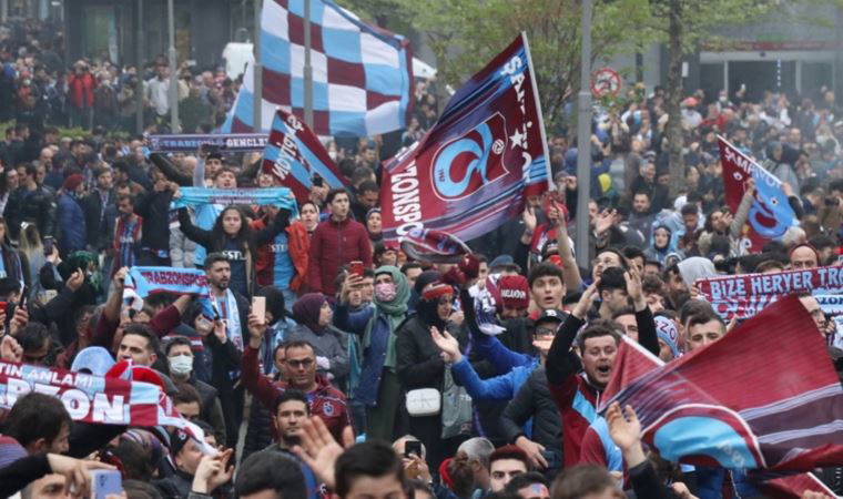 Trabzonsporlu taraftarlar şampiyonluk maçını dev ekranlarda izleyecek