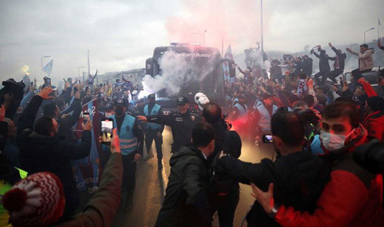 Trabzonspor'a statta coşkulu karşılama: Taraftarlar havadan, karadan, denizden geldi!