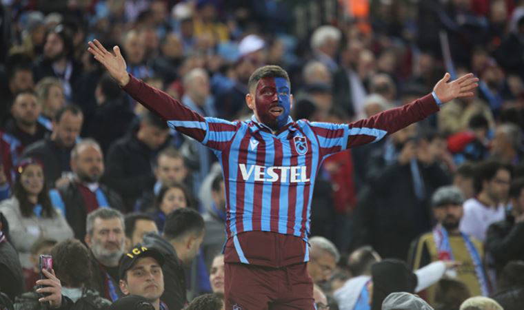 Trabzonspor taraftarlarından İstanbul kulüplerine özel pankart