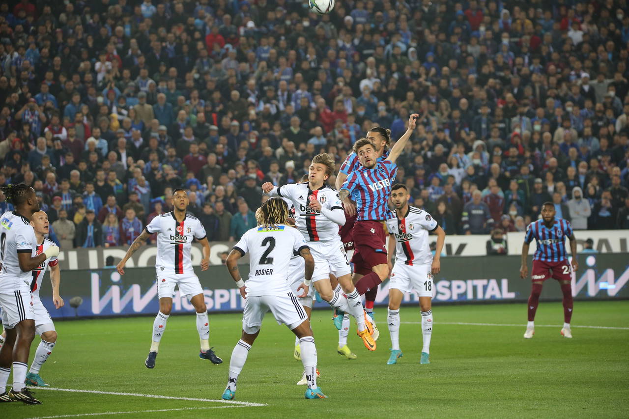 Metin Tekin: Teixeira ve Batshuayi'nin seneye Beşiktaş'ta olacağını düşünmüyorum