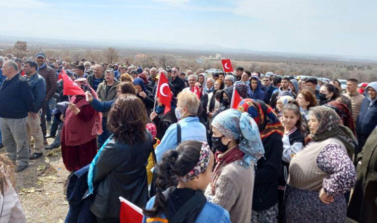Köylülerden kalker ocağı protestosu: Ot yeşermiyor, meralar kuru, hayvanlarımız etkileniyor