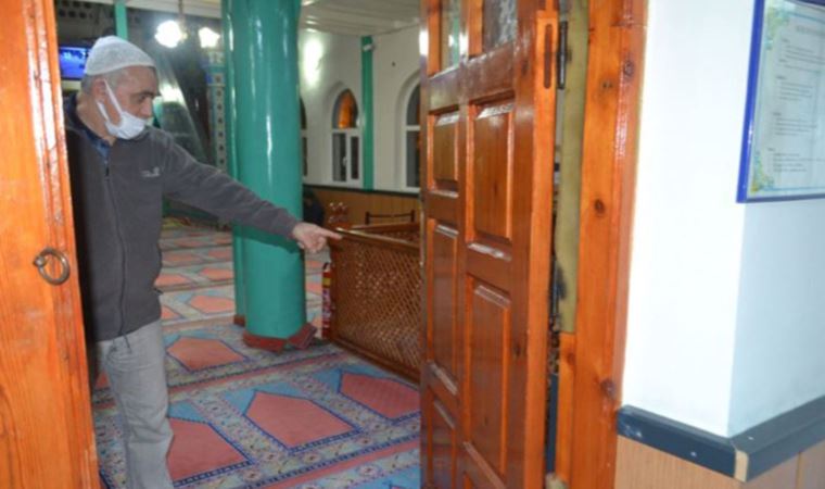 Camiyi soyan hırsıza cami cemaatinden tepki: 'Bu şahsın dinle imanla alakası yok' (05 Nisan 2022) (Video Haber)