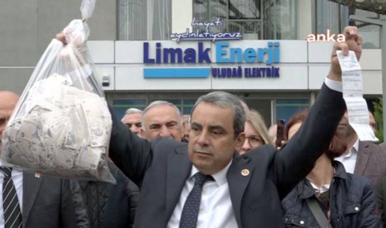 Elektriği kesilen CHP Bursa İl Başkanlığı, faturayı 5 TL'lik banknotlarla ödedi (05 Nisan 2022) (Video Haber)