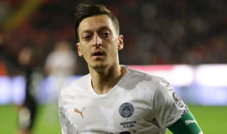 Fenerbahçe'de Mesut Özil gelişmesi: Al Nassr'ın cazip teklifi