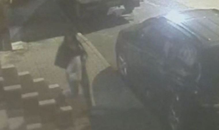 Müşteri kılığında girdiği iş yerinden 15 bin TL değerinde telefon çaldı (06 Nisan 2022) (Video Haber)