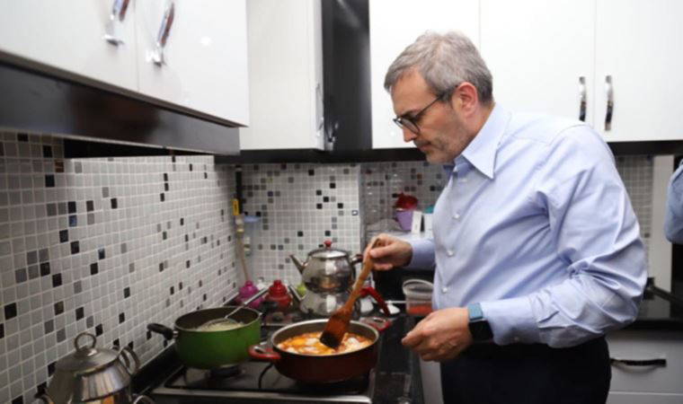 AKP'li Mahir Ünal'ın menemende sucuk 'şaşkınlığı': Az önce şikayet ediyorlardı (08 Nisan 2022) (Video Haber)