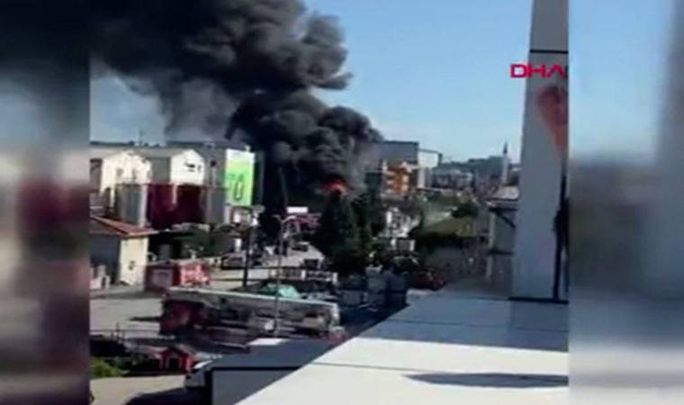 Tuzla'da bir fabrikada yangın çıktı (09 Nisan 2022) (Video Haber)