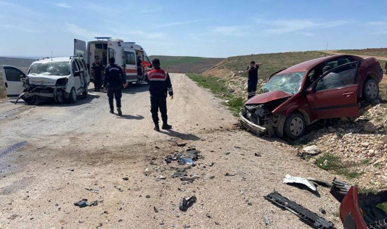 Eskişehir'de feci kaza: İki otomobil kafa kafaya çarpıştı, ölenler var