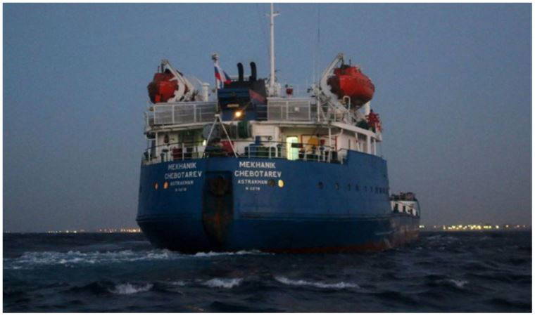 Rus petrolü taşıyan gemi Amsterdam açıklarında beklemeye devam ediyor