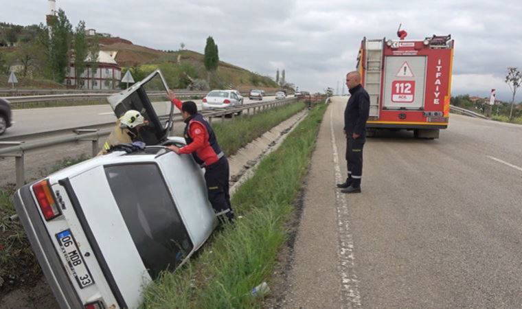 Bayram tatiline giden ailenin bulunduğu otomobil su kanalına devrildi: 4 yaralı (01 Mayıs 2022) (Video Haber)