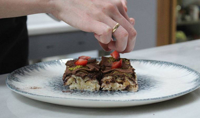 Bayram sofralarının yıldız tatlısı soğuk baklava tarifinin püf noktaları