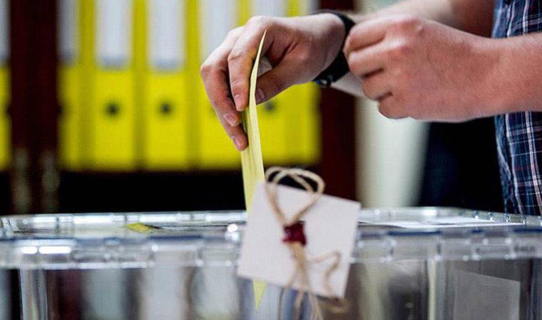 AKP'li isim canlı yayında elindeki son anketi açıkladı: Düşüş yaşadık