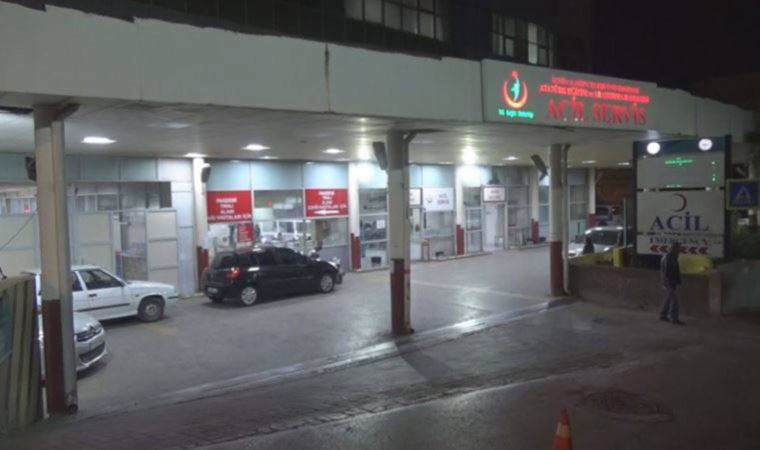 İzmir'de iki grup arasında bıçaklı kavga: 1'i ağır 2 yaralı (10 Mayıs 2022) (Video Haber)