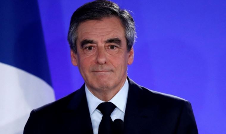 Fransa'da eski başbakanlardan François Fillon yolsuzluktan hapis cezasına çarptırıldı