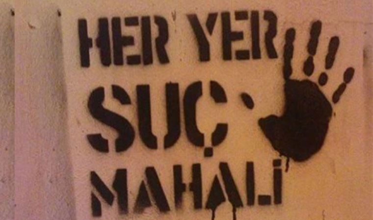 Kardeşini 7 yerinden bıçakladı: Salonda otururken yakalandı (11 Mayıs 2022) (Video Haber)