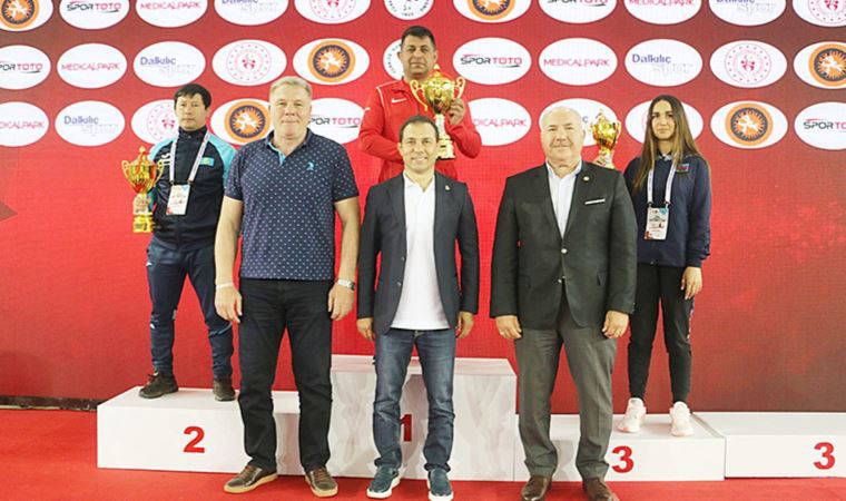 U17 Kadın Güreş Milli Takımı, Uluslararası Zafer Kupası'nda şampiyon oldu