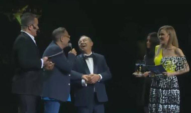 Mehmet Ali Erbil'den Melike Öcalan'a sahnede sözlü taciz: 'Sana bir değdiremedim elimi'