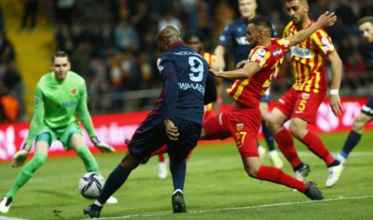 Trabzonsporlu yıldız Nwakaeme'nin menajeri: 'İmzaya hazırız!'