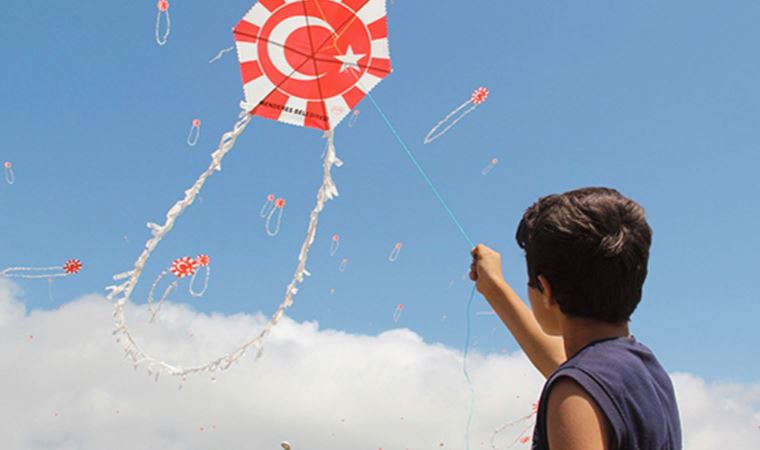 Menderes’te uçurtma şenliği: Uçurtmanı almadan gel