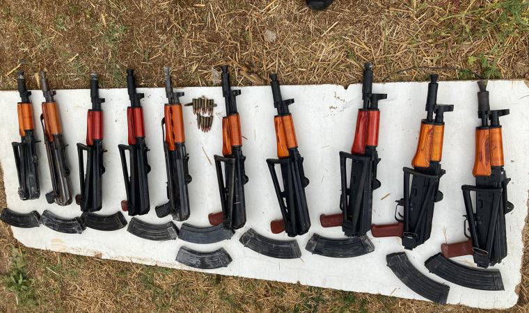 Çiftlikte kalaşnikoflar ele geçirildi, balkondan atlayan şüpheli ayağını kırdı (14 Mayıs 2022)