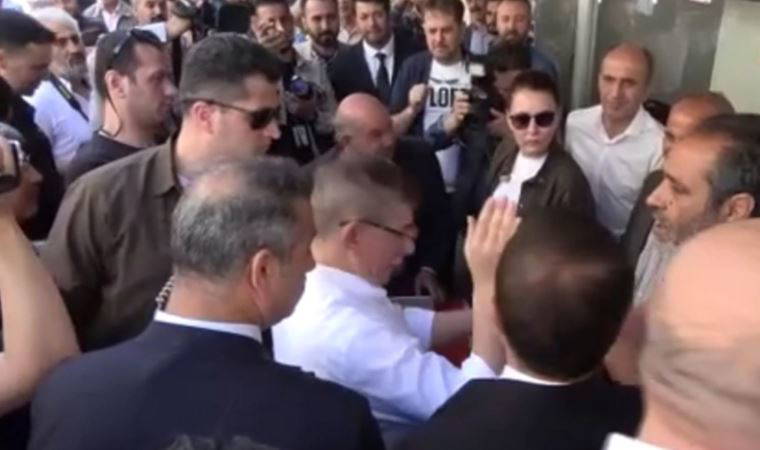 Davutoğlu'ndan esnaf ziyaretinde çok konuşulacak 'masa' yanıtı