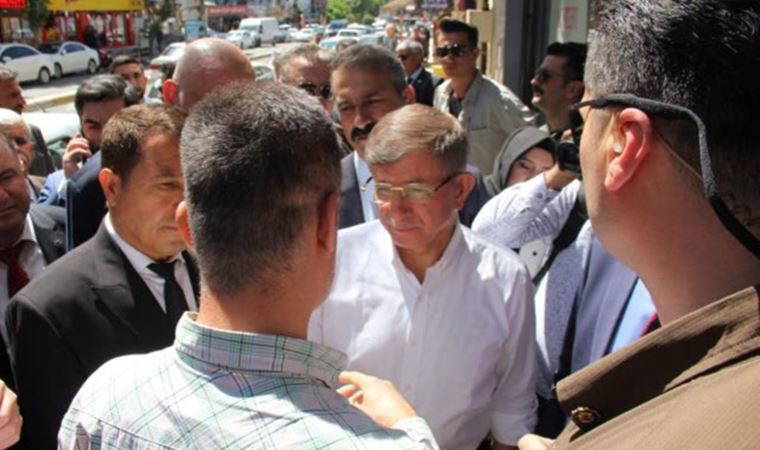 Davutoğlu'ndan esnaf ziyaretinde çok konuşulacak 'masa' yanıtı