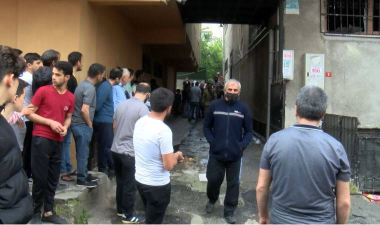 Sultanbeyli'de 2 katlı tekstil atölyesinde yangın