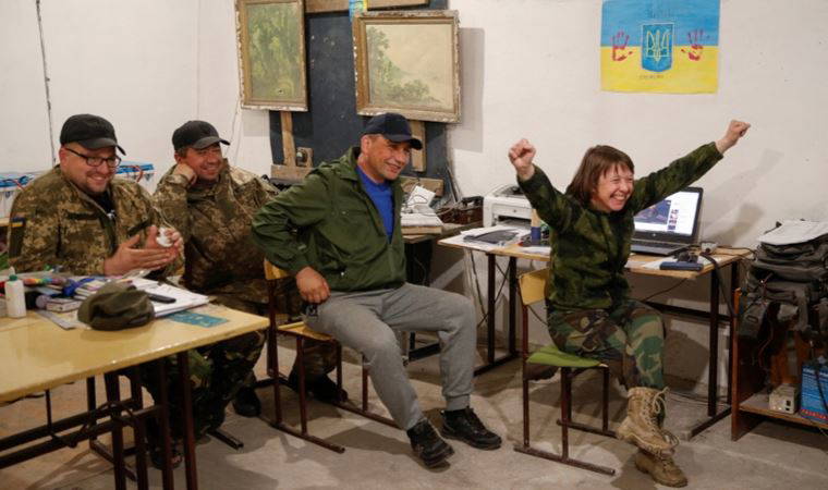 Ukraynalı askerler Eurovision birinciliğini kutladı. 'Eurovision birinciliği, Rusya'ya karşı kazanılacak zaferin habercisi'