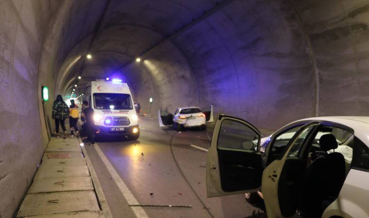 Tünelde zincirleme kaza: 3 yaralı (15 Mayıs 2022) (Video Haber)