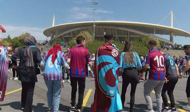 Trabzonspor taraftarı, Atatürk Olimpiyat Stadyumu’nda coşkuyla maçı bekliyor