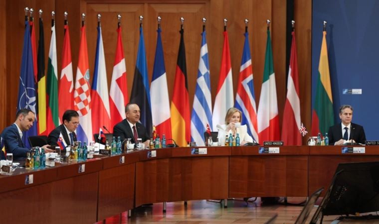 Çavuşoğlu, NATO Dışişleri Bakanları Gayrıresmi Toplantısı sonrası basın açıklaması gerçekleştirdi