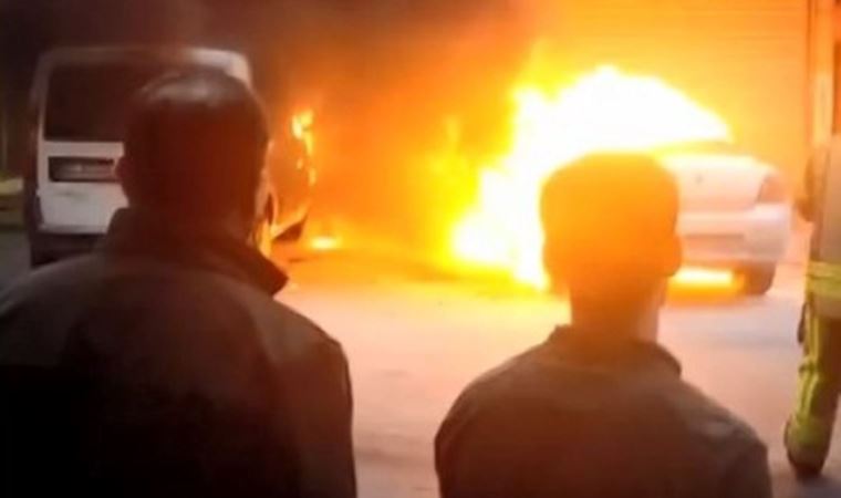 Bağcılar’da otomobili kundaklayıp yanmasını bekledi (16 Mayıs 2022)