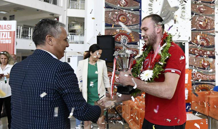 Kızıl Fırtına lakaplı Hasan Mert Kızıl, Kick Boks Dünya Kupası’nda şampiyon oldu