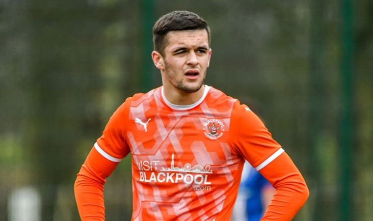 Jake Daniels, eş cinsel olduğunu açıklayan ilk İngiliz futbolcu oldu