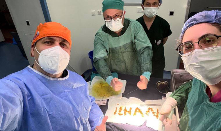 Safra kesesinden 1250 taş çıktı, doktor ismini yazdı (17 Mayıs 2022)