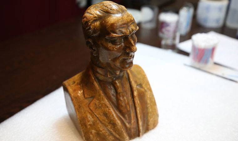 Atatürk büstünde yapılan restorasyonla ünlü İtalyan heykeltıraşın imzası ortaya çıktı