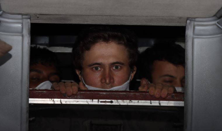 2 otobüsün gizli bölmelerinde 47 düzensiz göçmen yakalandı (18 Mayıs 2022) (Video Haber)