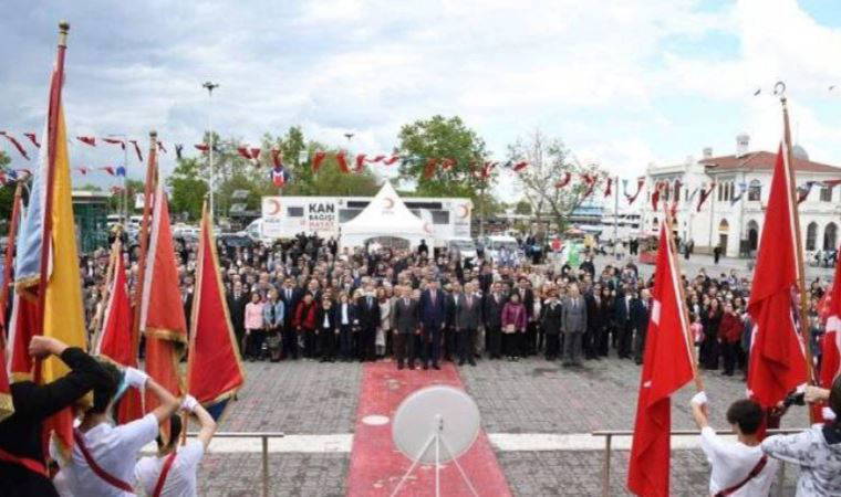 Kadıköy'deki 19 Mayıs töreninde MHP'liler bir CHP'liye saldırdı (19 Mayıs 2022)