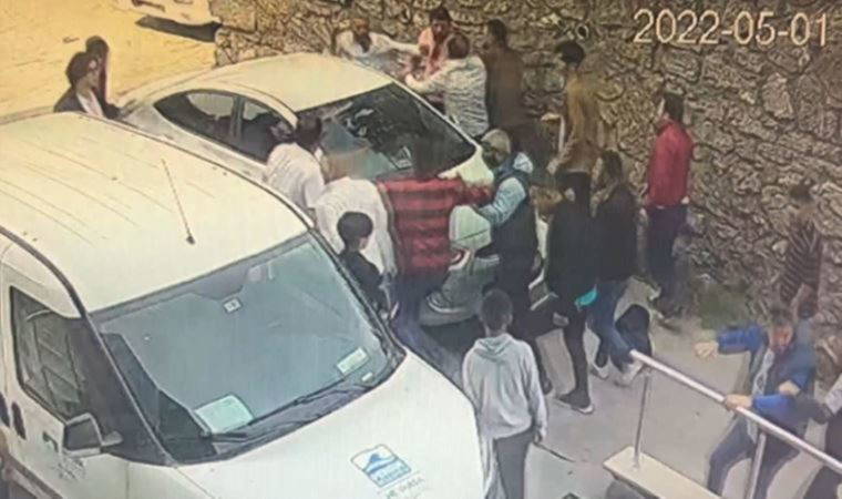 Pendik'te çocukların maçında satırlı silahlı saldırı! (02 Mayıs 2022) (Video Haber)