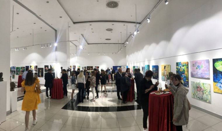 Adıgüzel Güzel Sanatlar Lisesi 18. Geleneksel Yıl Sonu Sergisi ziyaretçilere açıldı