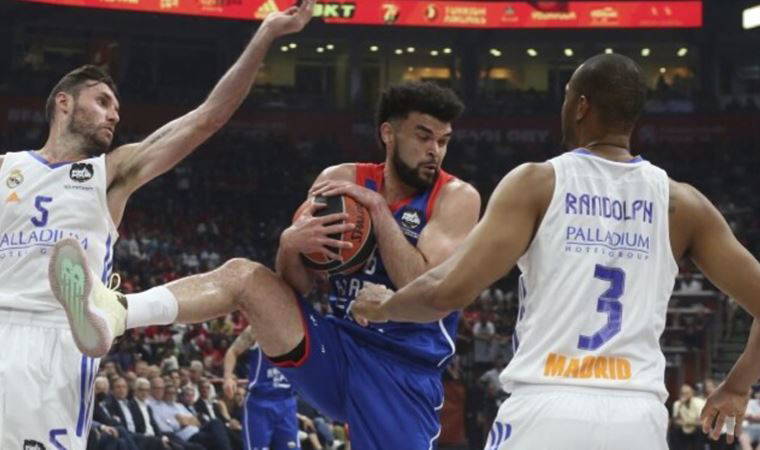 Anadolu Efes kazandı, kupa sayısı 12 oldu