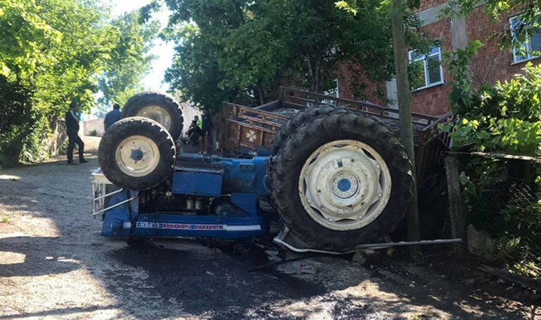 Devrilen traktörün altında kalan sürücü hayatını kaybetti