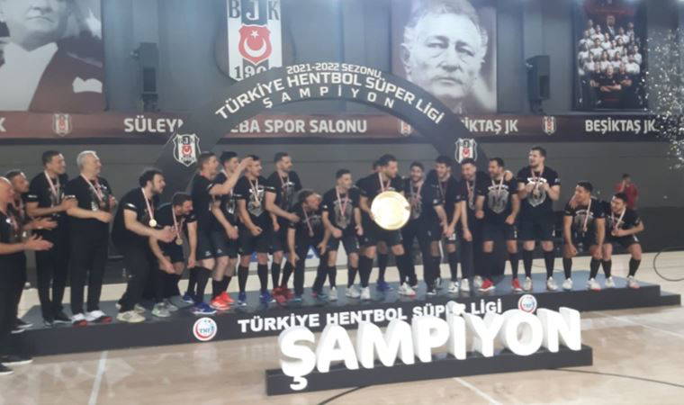 Hentbol Erkekler Süper Ligi şampiyonu Beşiktaş kupasını aldı